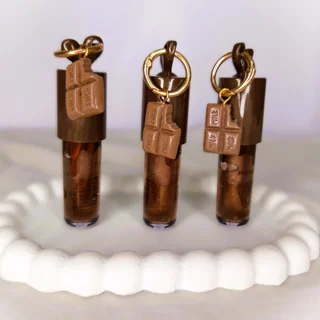 لیپگلاس شکلاتی